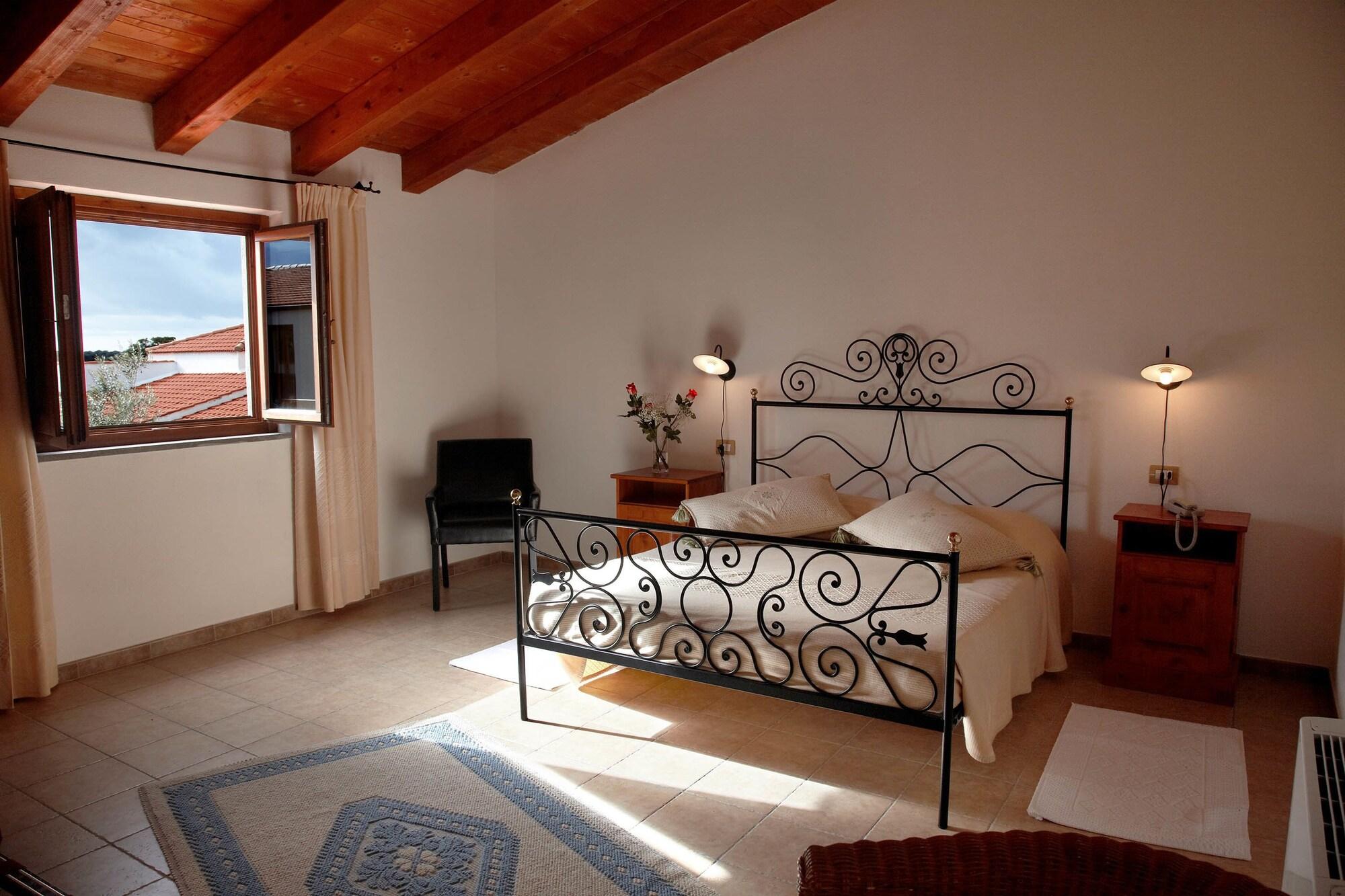 Hotel Su Baione Abbasanta Екстериор снимка