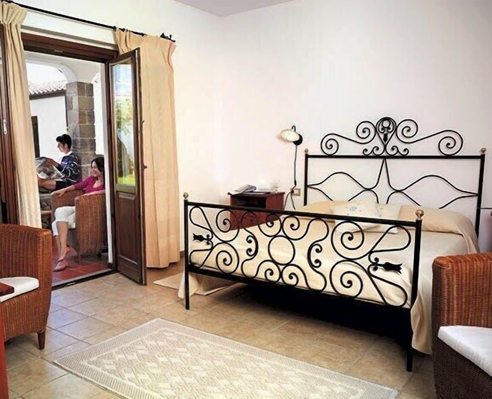 Hotel Su Baione Abbasanta Екстериор снимка